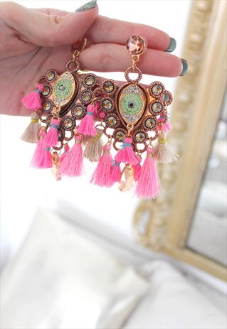 EARRINGS POMPONS EYE SHAPE