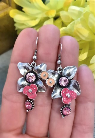 FLOWER DANGLE EARRINGS