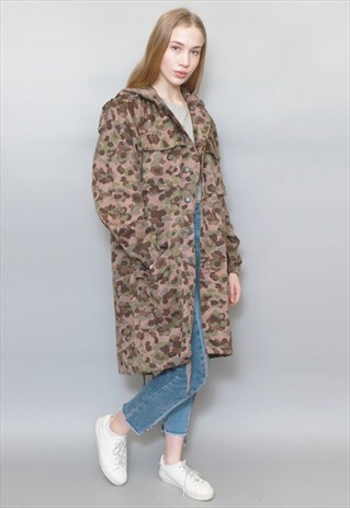 VINTAGE 1980'S OVERSIZED GREEN ARMY CAMO PARKA COAT
