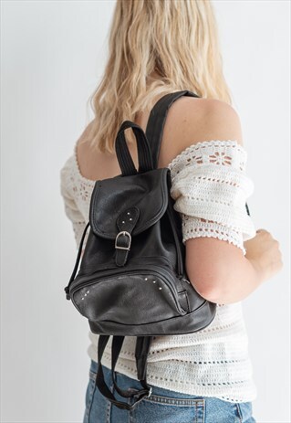 VINTAGE 90S GRUNGE SMALL RUCKSACK IN BLACK
