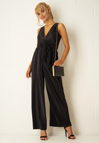 MONIKA V NECK PLISSE JUMPSUIT IN BLACK