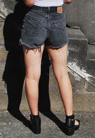 VINTAGE LEVI'S BLACK DENIM MOM SHORTS