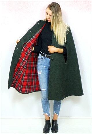 1970S VINTAGE GREEN CAPE WOOL COAT WITH A TARTAN LINING