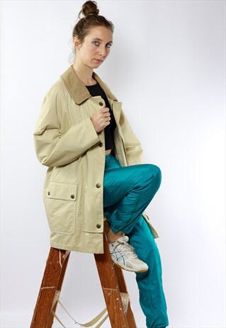 BURBERRY COAT / TRENCH COAT BURBERRY / BEIGE COAT