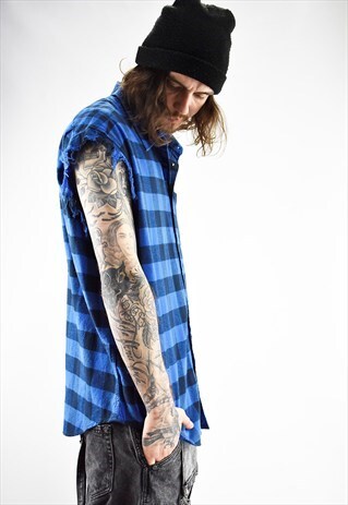 VINTAGE 90S GRUNGE BLUE CHECK SLEEVELESS SHIRT WITH RAW HEM
