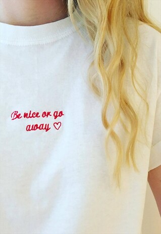UNISEX T-SHIRT IN WHITE WITH SLOGAN EMBROIDERY