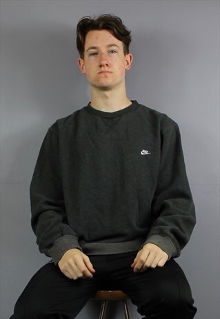 VINTAGE NIKE SWEATSHIRT IN GREY WITH EMBROIDERED LOGO. SIZE