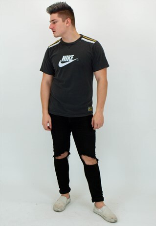 VINTAGE NIKE T-SHIRT