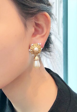 80S KJL CLASSIC GOLD HEXAGON WITH DANGLE DROP PEARL EARRING