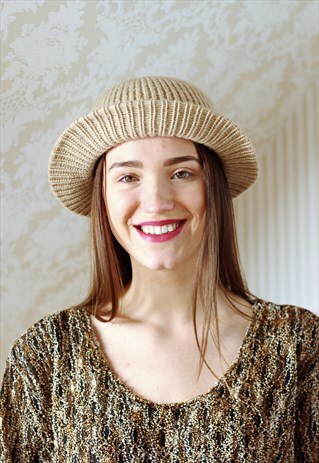 BEIGE KNITTED FIRM WOOL HAT