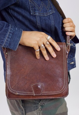 VINTAGE BROWN LEATHER HANDBAG