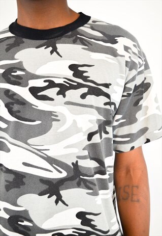 BLACK AND WHITE CAMO T-SHIRT