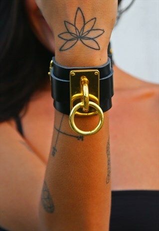 WIDE BLACK O RING WRIST CUFF IN BLACK