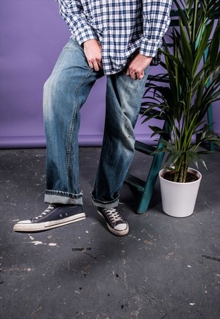 VINTAGE LEVI'S 559 JEANS IN BLUE WITH RIPS