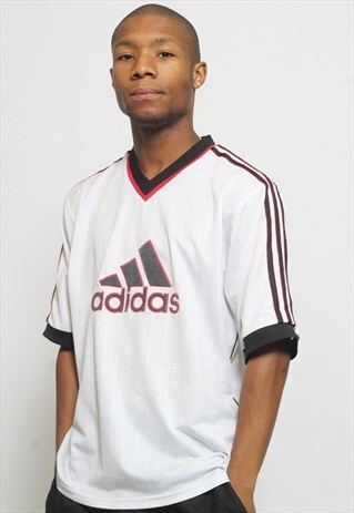 VINTAGE ADIDAS SPORTS T-SHIRT