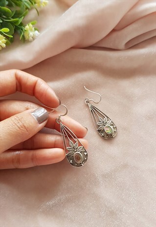 VINTAGE STERLING SILVER MOTHER OF PEARL EARRINGS