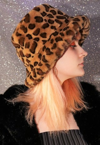 FLUFFY LEOPARD BUCKET HAT