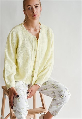 Vintage 70s Boxy Chic Knit Cardigan in Scallop Neckline S