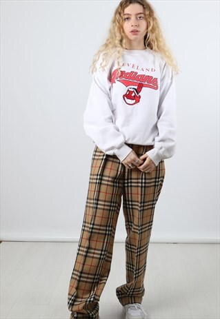VINTAGE WHITE MEDIUM PRINT CLEVELAND SWEATSHIRT