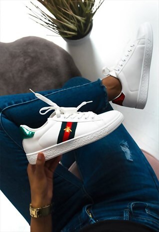 WHITE STRIPED BEE EMBELLISHED TRAINERS