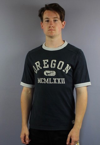 VINTAGE NIKE RINGER T SHIRT IN NAVY WITH PRINTED LOGOS. SIZE