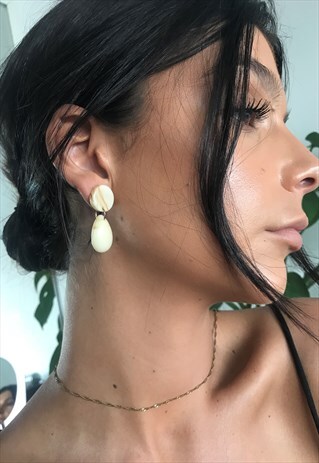 MODERN MUSE RESIN DROP EARRINGS