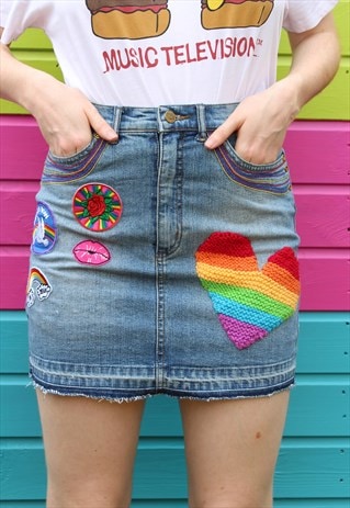 VINTAGE 90'S BLUE DENIM MINI SKIRT RAINBOW HEART BADGES