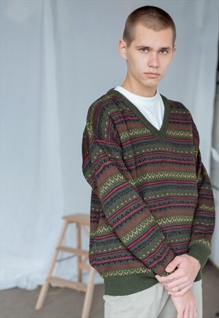 VINTAGE 80S DADS V-NECK JUMPER WITH WINTER PATTERN