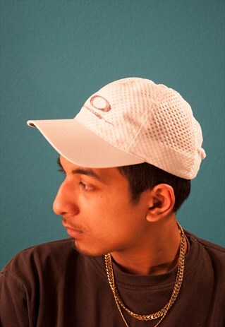 VINTAGE OAKLEY WHITE SNAPBACK CAP HAT