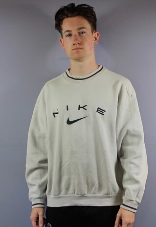 VINTAGE NIKE SWEATSHIRT IN GREY/BEIGE WITH A EMBROIDERED SPE