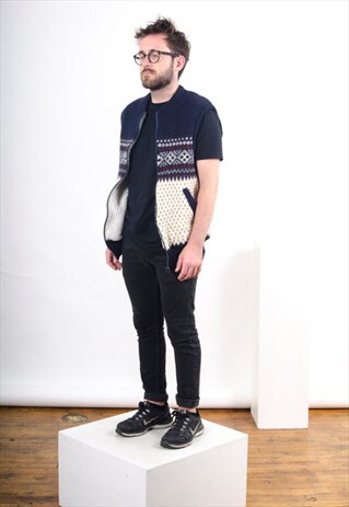 SLEEVELESS KNITTED VEST / NAVY WOOL JUMPER