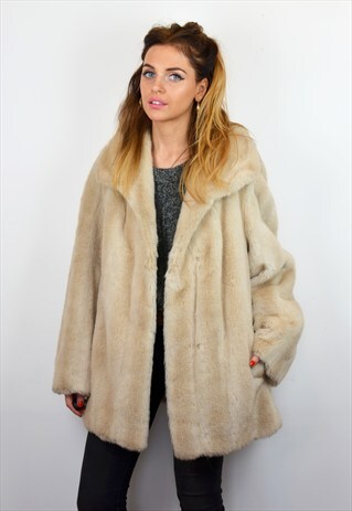 VINTAGE LIGHT CREAM BLONDE FAUX FUR COAT