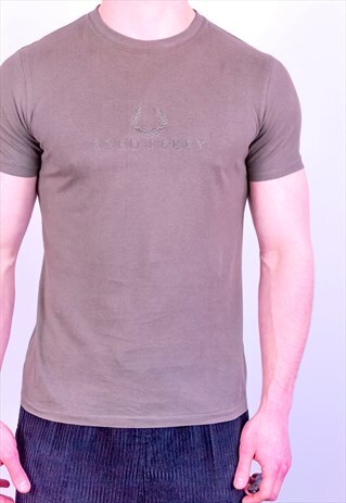 VINTAGE FRED PERRY SPELL OUT EMBROIDERY T-SHIRT IN BROWN S