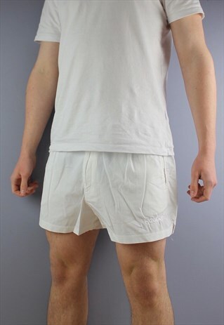 VINTAGE REEBOK SHORTS IN WHITE WITH POCKETS, EMBROIDERED LOG