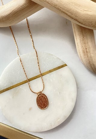 GOLD OVAL COIN DAINTY PENDANT NECKLACE
