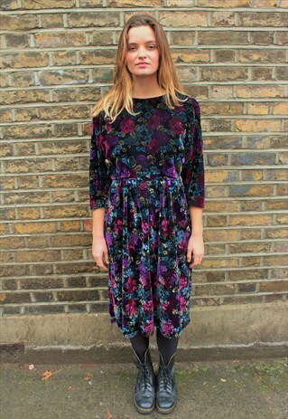 1980'S BATWING FLORAL VELVET DRESS