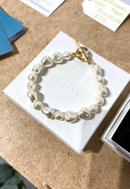 La Bianca Handmade White Crystal Pearl Bracelet