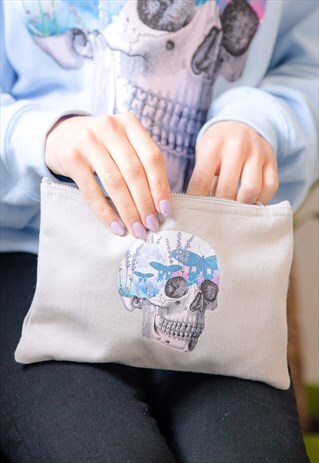 MAKE UP BAG IN GREY WITH MOTH SKULL PRINT