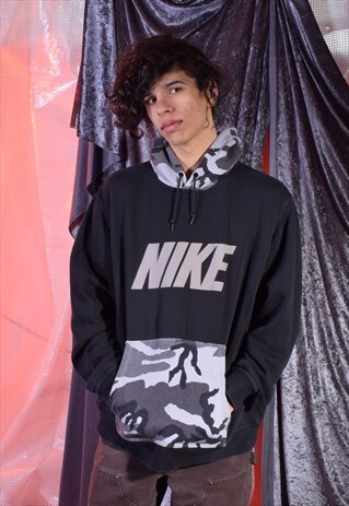 VINTAGE NIKE BLACK CAMO HOODIE