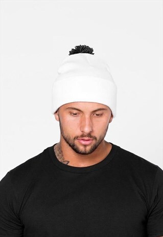 CONTRAST BOBBLE POM POM CUFFED BEANIE HAT - WHITE/BLACK