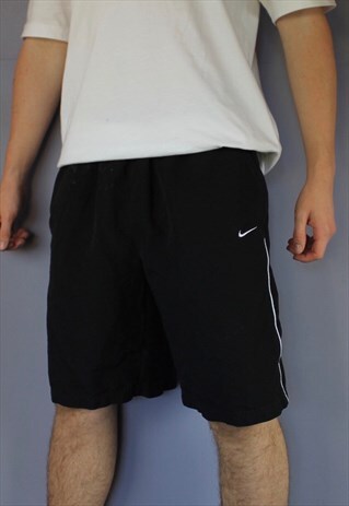 VINTAGE ADIDAS SHORTS IN BLACK WITH POCKETS, EMBROIDERED LOG