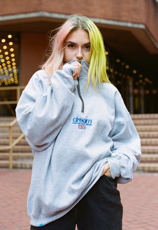 1/4 ZIP SWEATSHIRT IN GREY WITH BLUE EMBROIDERED LOGO