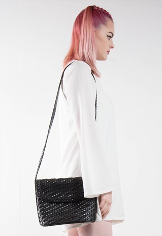 VINTAGE BLACK LEATHER BASKET WEAVE CROSS BODY BAG