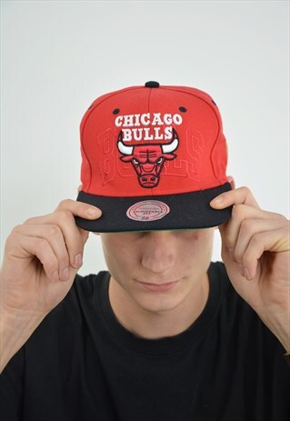 VINTAGE MICHELL & NESS CHICAGO BULLS SNAP BACK CAP FOR MEN