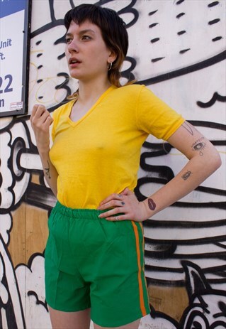 VINTAGE SPORTS / RUNNING SHORTS IN GREEN WITH ORANGE STRIPE