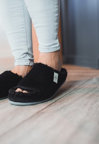 LADIES OPEN TOE BLACK CURLY FAUX FUR LINED MULE SLIPPERS
