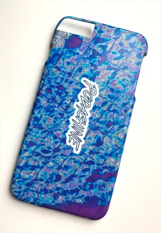 PHONE CASE WITH WAVY PRINT
