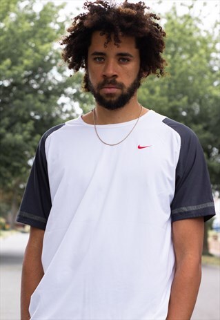 VINTAGE NIKE T SHIRT IN A COLOURBLOCK RED WHITE AND GREY