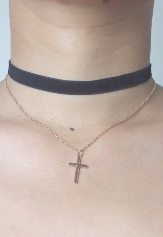 BLACK CHOCKER WITH ROSE GOLD CROSS NECKLACE