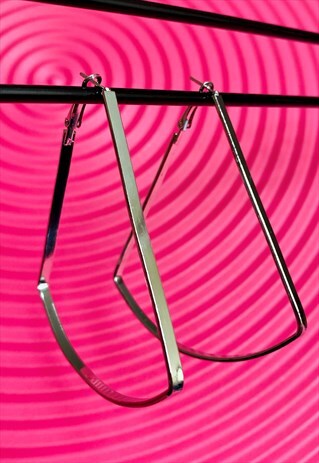 VINTAGE INSPIRED EARRINGS IN TRIANGLE SHAPE IN SILVER COLOUR